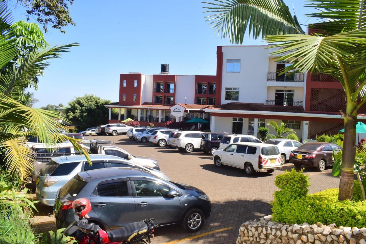 Meru Slopes Hotel Exteriör bild