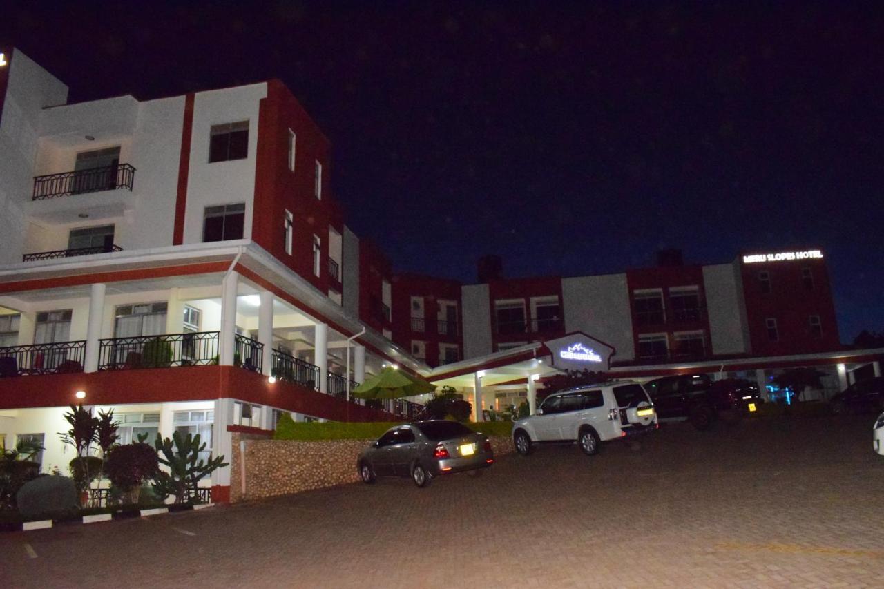 Meru Slopes Hotel Exteriör bild